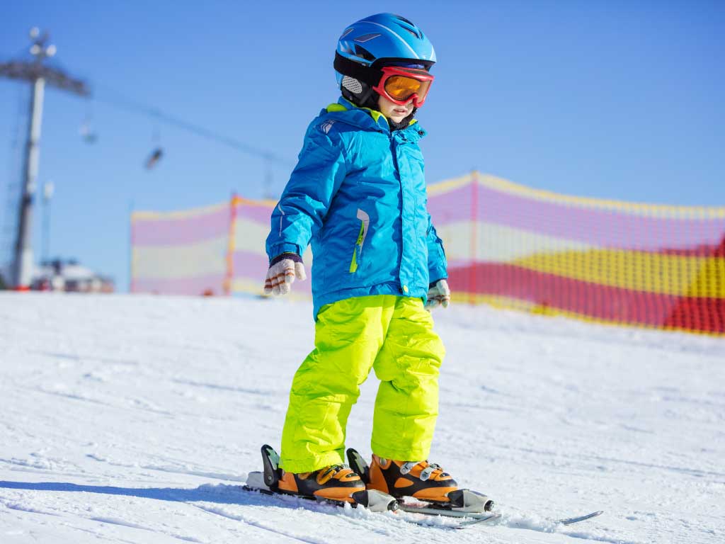 Cours de ski enfant, forfait & matériel compris - 5/6J - Akila Voyages